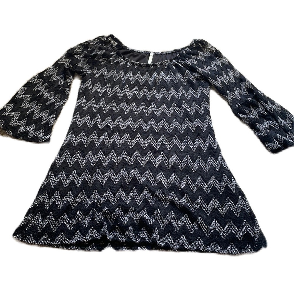 Voll L black and white crochet type long sleeve dress with bell sleeves